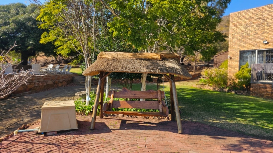 4 Bedroom Property for Sale in Zilkaatsnek North West
